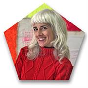 Profesora Titulada en Bellas Artes, Doctora en Diseño y Comunicación. Más de 20 años de experiencia